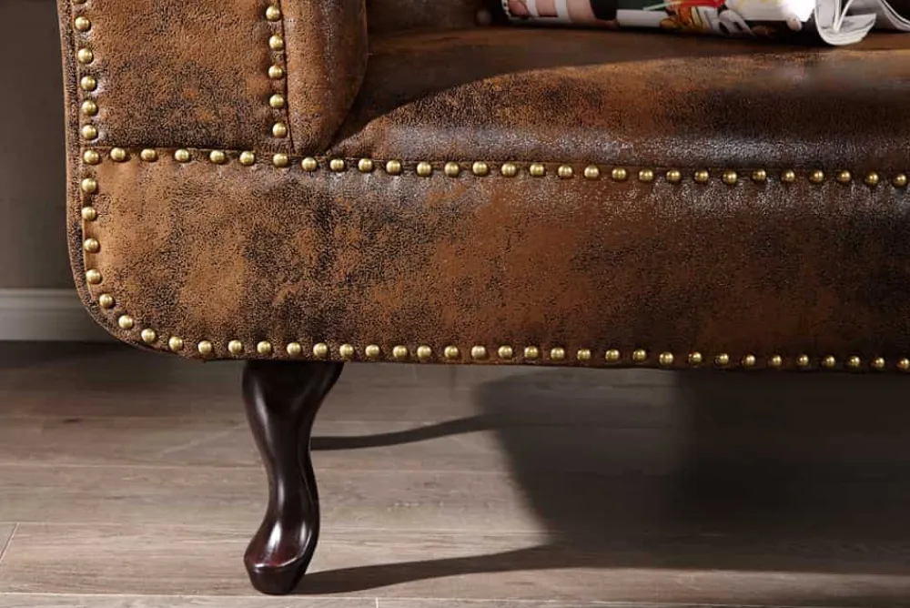 Riess-Ambiente Liegen > Chesterfield Récamière 170cm antik braun mit Knopfheftung und Nietenbesatz