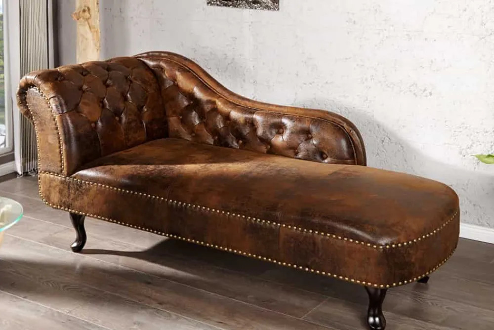 Riess-Ambiente Liegen > Chesterfield Récamière 170cm antik braun mit Knopfheftung und Nietenbesatz