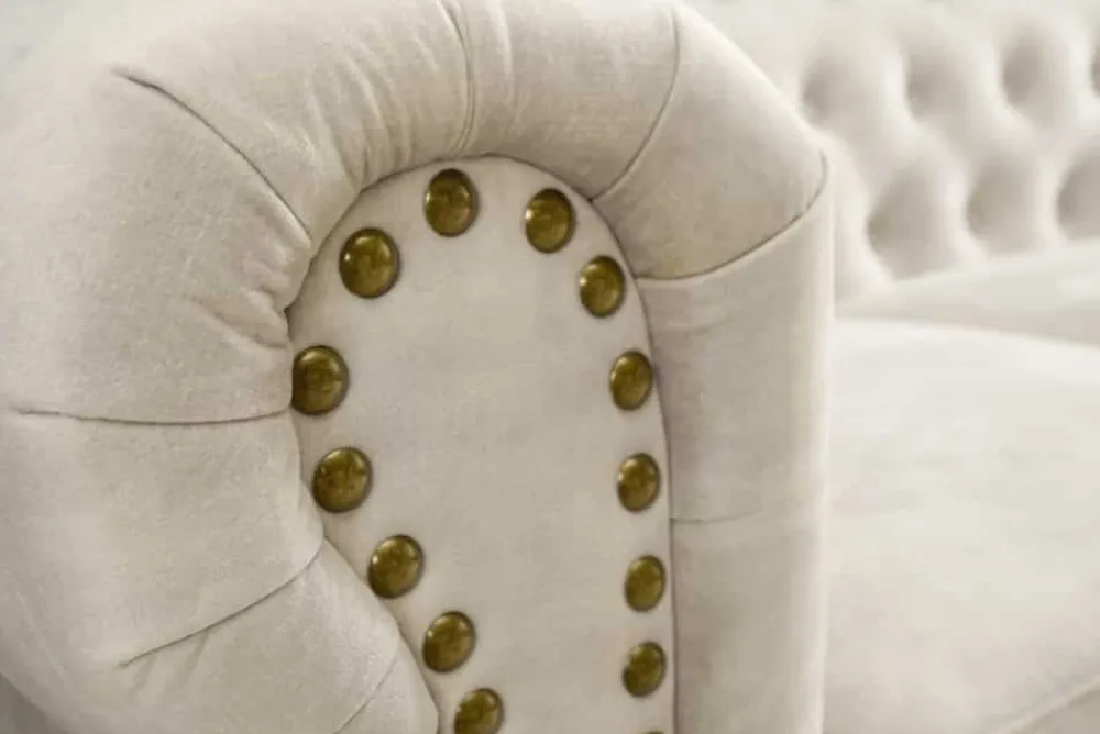 Riess-Ambiente Sessel|Samt Möbel > Chesterfield Sessel 110cm Samt champagner beige mit Knopfheftung und Federkern