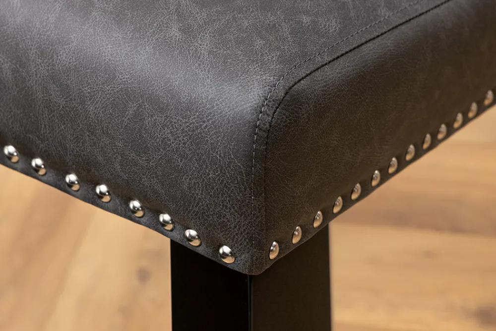 Riess-Ambiente Stühle > Chesterfield Stuhl CASTLE schwarz Kunstleder Gummiholz Ziernieten