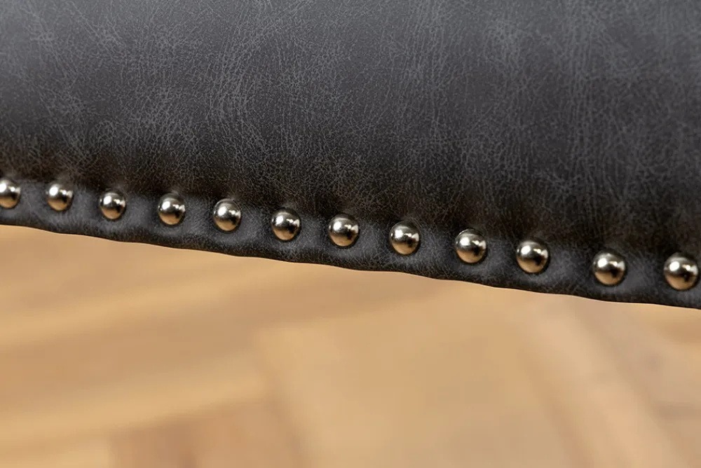 Riess-Ambiente Stühle > Chesterfield Stuhl CASTLE schwarz Kunstleder Gummiholz Ziernieten
