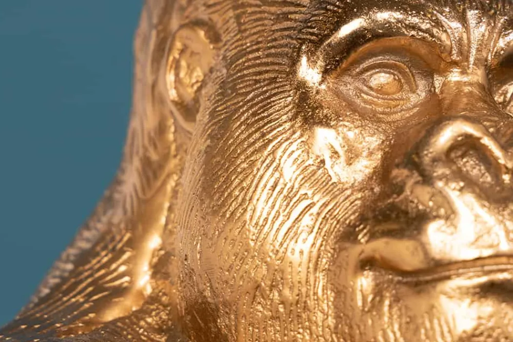 Riess-Ambiente Dekoration|Goldene Möbel > Dekorative Gorillafigur KONG 40cm gold handmade Metall Skulptur