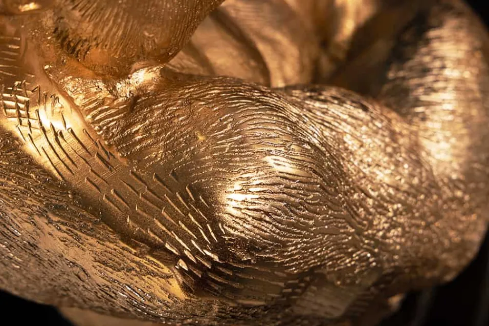 Riess-Ambiente Dekoration|Goldene Möbel > Dekorative Gorillafigur KONG 40cm gold handmade Metall Skulptur