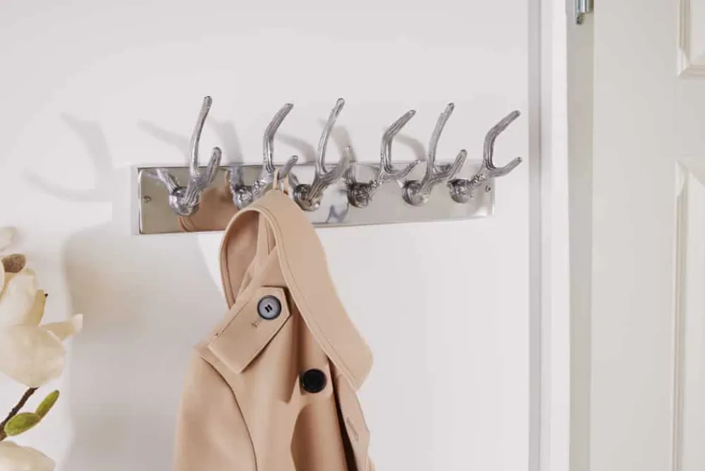 Riess-Ambiente Garderoben > Dekorative Wandgarderobe DEER 50cm silber Aluminium poliert Hirschgeweih Kleiderhaken