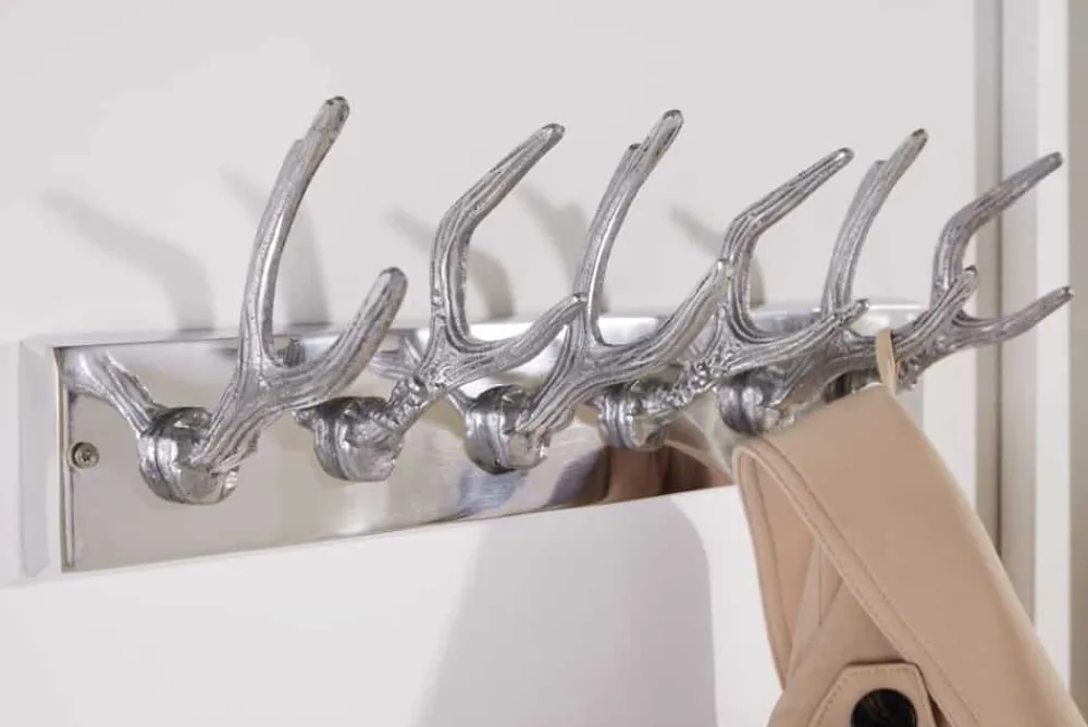 Riess-Ambiente Garderoben > Dekorative Wandgarderobe DEER 50cm silber Aluminium poliert Hirschgeweih Kleiderhaken