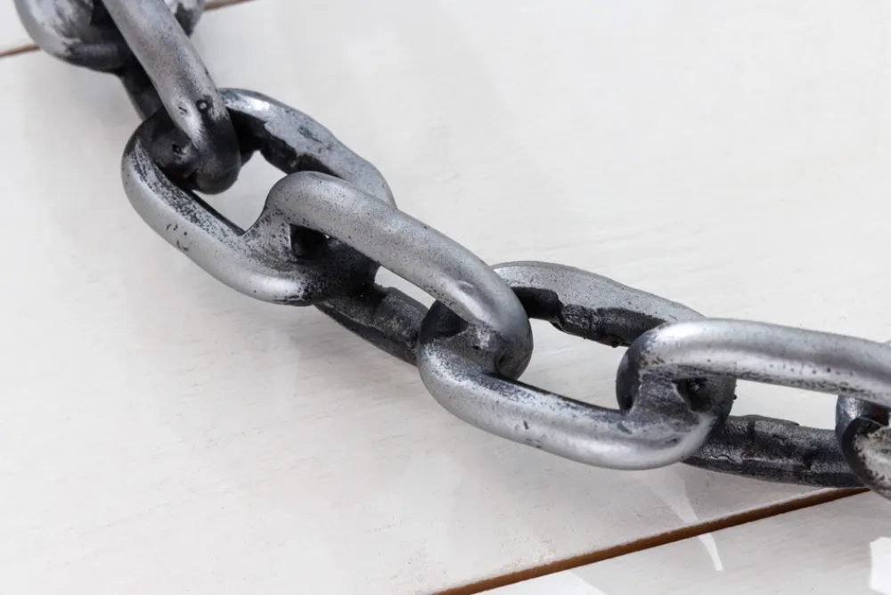 Riess-Ambiente Beistelltische > Design Beistelltisch CHAINS 35cm silber handmade Metall rund Glasplatte Kettengestell