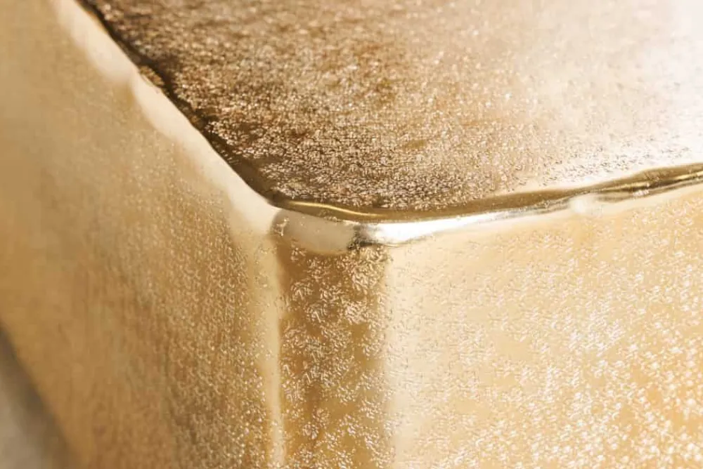 Riess-Ambiente Goldene Möbel|Couchtische & Truhen > Design Couchtisch UNIT 70cm gold Metall Hammerschlag handmade