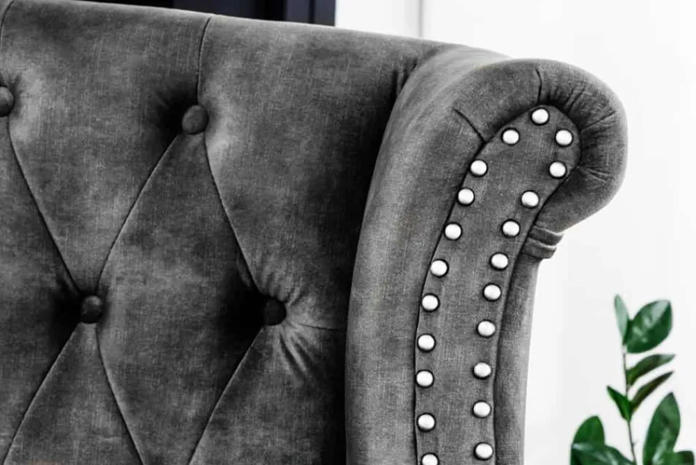 Riess-Ambiente Sessel|Samt Möbel > Design Ohrensessel CHESTERFIELD 105cm grau Samt silber Nieten