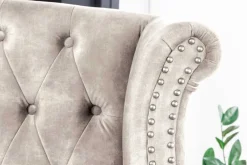 Riess-Ambiente Sessel|Samt Möbel > Design Ohrensessel CHESTERFIELD 105cm champagner beige Samt silber Ziernieten