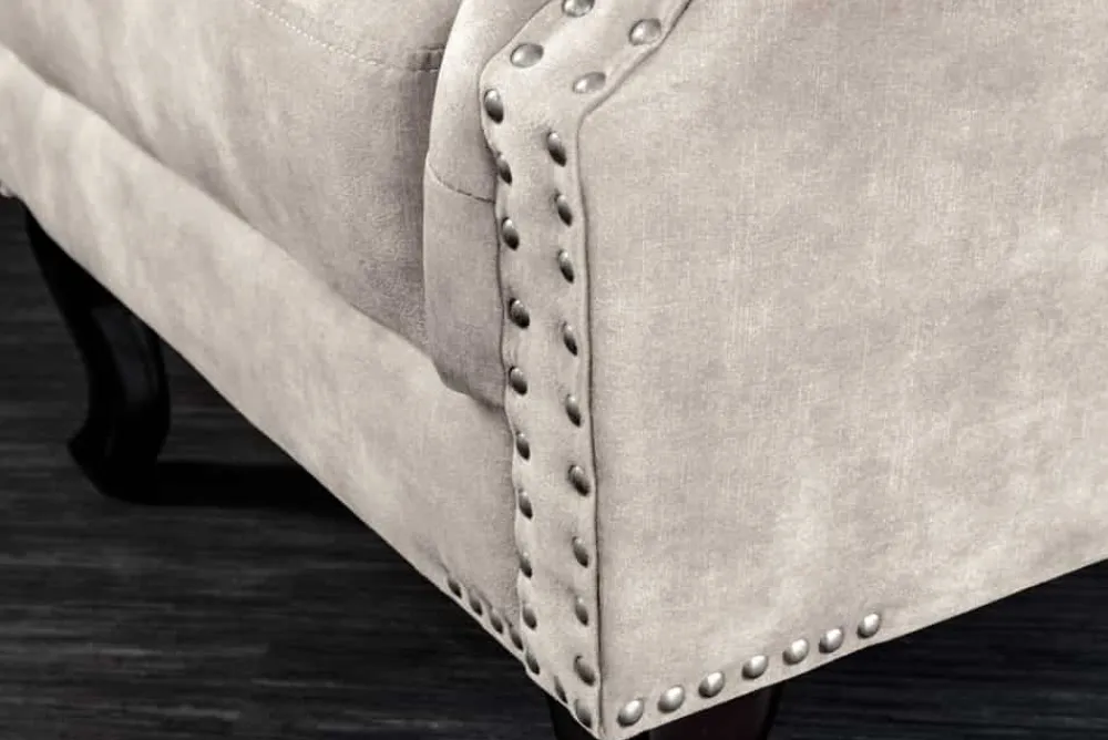 Riess-Ambiente Sessel|Samt Möbel > Design Ohrensessel CHESTERFIELD 105cm champagner beige Samt silber Ziernieten