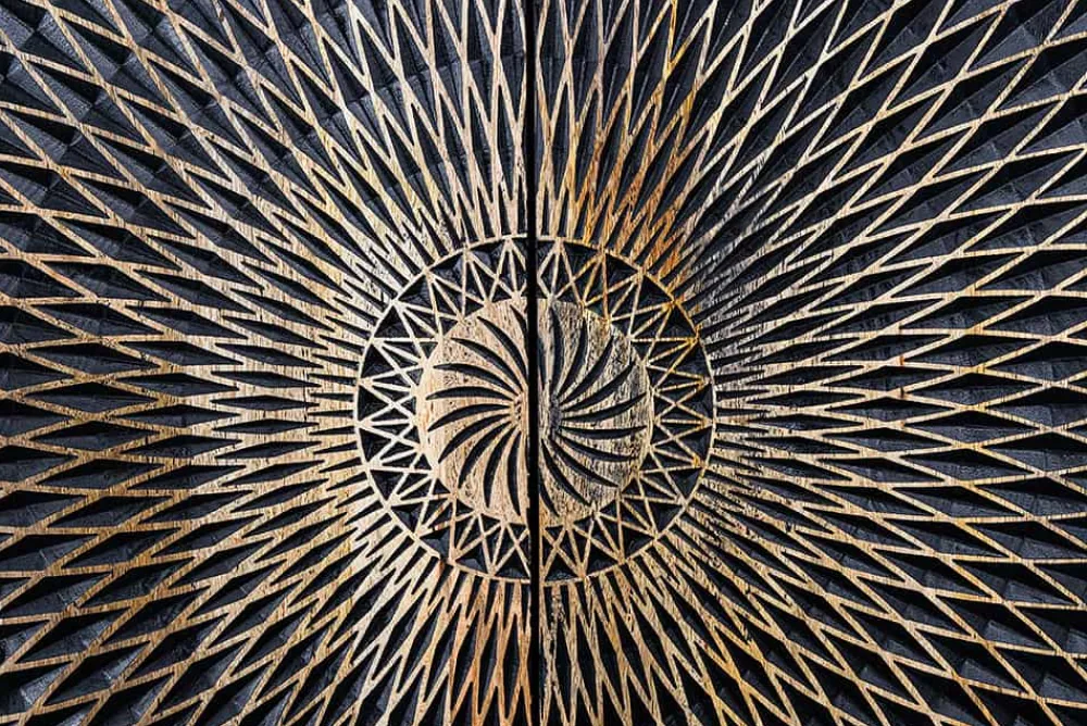 Riess-Ambiente Goldene Möbel|Mehr... > Design Sideboard ILLUSION 180cm schwarz Mangoholz Massivholz mit 3D Schnitzereien gold Eisen Metallgestell