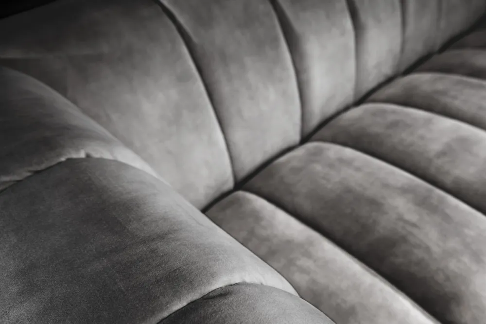 Riess-Ambiente Samt Möbel|Retro Möbel > Design 3-Sitzer Sofa NOBLESSE 225cm grau Samt Federkern schwarze Metallfüße