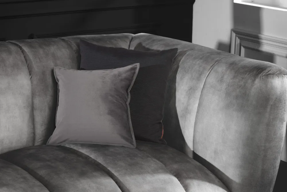 Riess-Ambiente Samt Möbel|Retro Möbel > Design 3-Sitzer Sofa NOBLESSE 225cm grau Samt Federkern schwarze Metallfüße