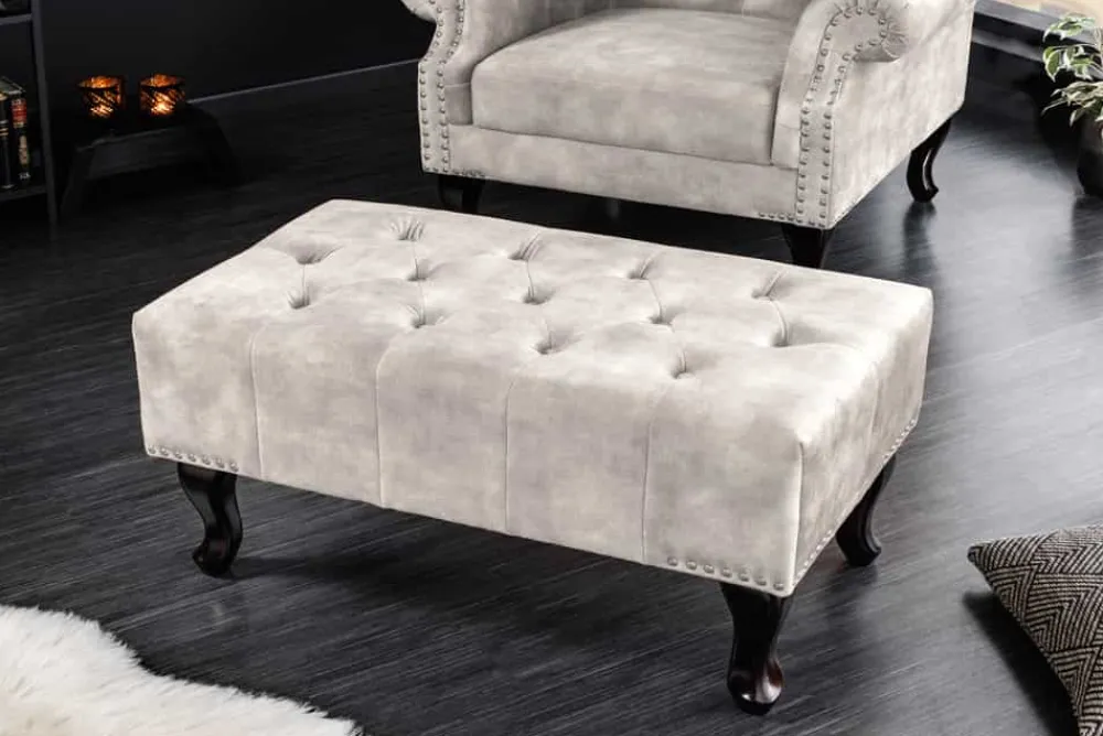 Riess-Ambiente Sitzhocker|Samt Möbel > Design Sitzhocker CHESTERFIELD 80cm champagner beige Samt Knopfheftung Nietenbesatz