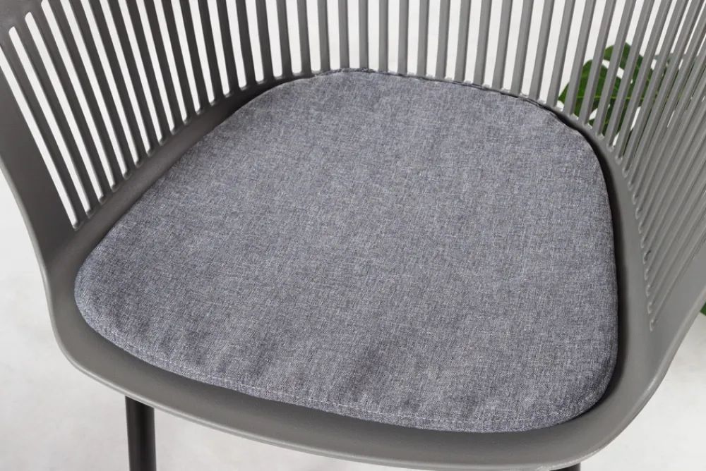 Riess-Ambiente Skandinavisch|Retro Möbel > Design Stuhl AIRE grau Kunststoff Stahlgestell Indoor Outdoor inkl. Kissen