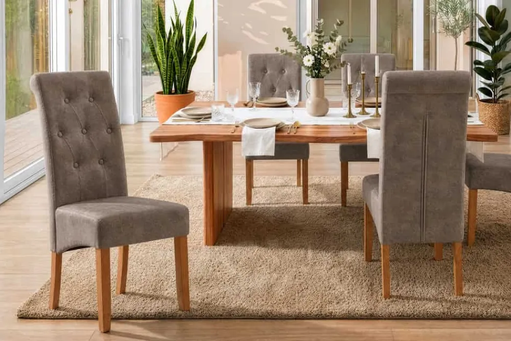 Riess-Ambiente Stühle > Design Stuhl CASA taupe Microfaser mit Zierknöpfen Massivholzbeine