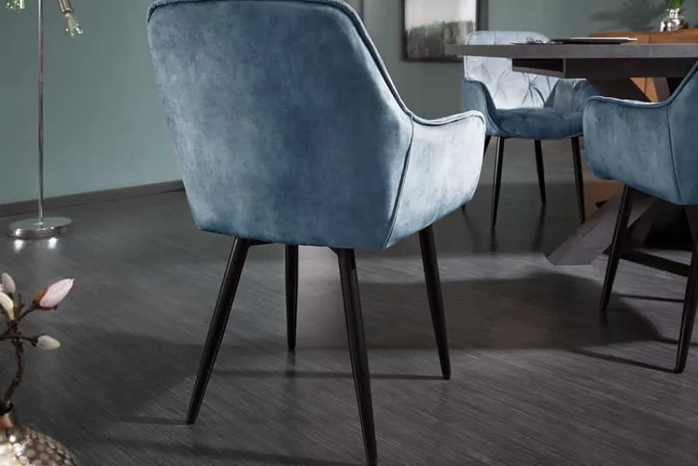 Riess-Ambiente Stühle|Samt Möbel > Design Stuhl MILANO petrol Samt mit Armlehne Ziersteppung gepolstert schwarze Metallbeine