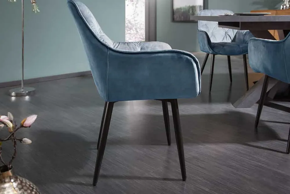 Riess-Ambiente Stühle|Samt Möbel > Design Stuhl MILANO petrol Samt mit Armlehne Ziersteppung gepolstert schwarze Metallbeine