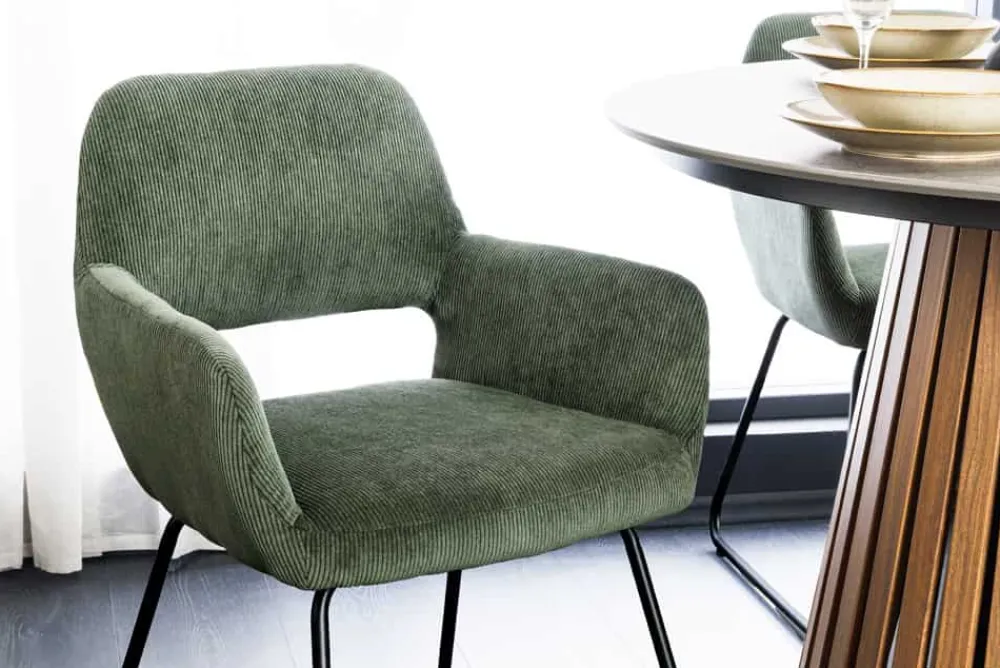 Riess-Ambiente Retro Möbel|Stühle > Design Stuhl MUSTANG grün Cord mit Armlehne schwarz Metallgestell