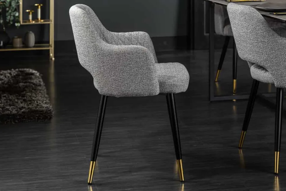 Riess-Ambiente Retro Möbel|Stühle > Design Stuhl PARIS hellgrau Strukturstoff mit Armlehnen Ziersteppung goldene Fußkappen