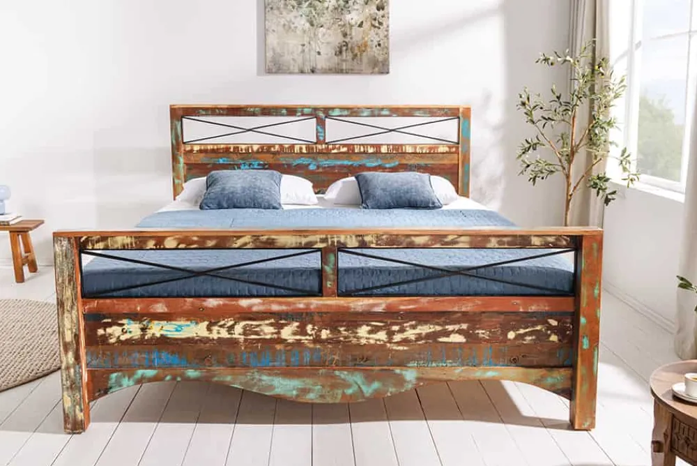 Riess-Ambiente Mehr...|Industrial Loft > Einzigartiges Bett JAKARTA 185cm braun bunt aus recycelten Fischerbooten Massivholz
