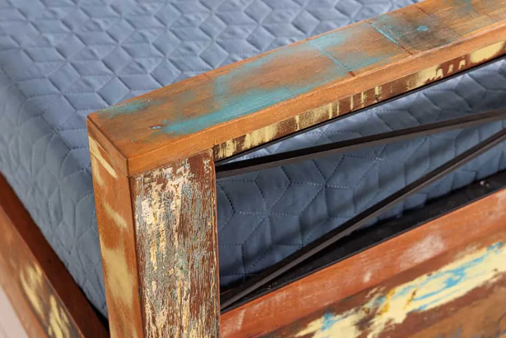 Riess-Ambiente Mehr...|Industrial Loft > Einzigartiges Bett JAKARTA 185cm braun bunt aus recycelten Fischerbooten Massivholz
