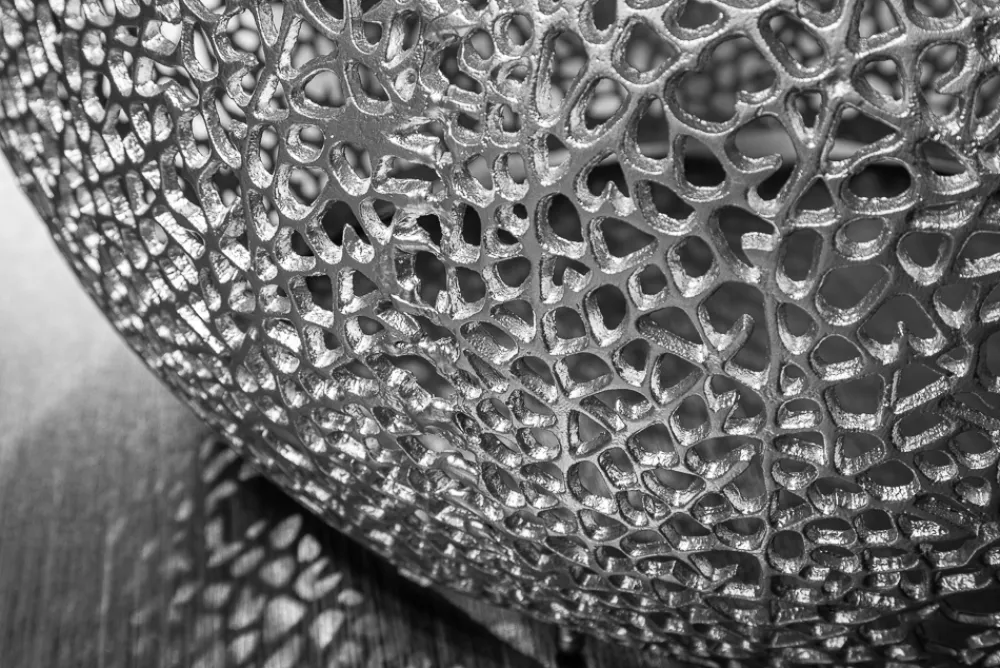 Riess-Ambiente Couchtische & Truhen > Filigraner Design Couchtisch ABSTRACT LEAF 80cm silber Handarbeit