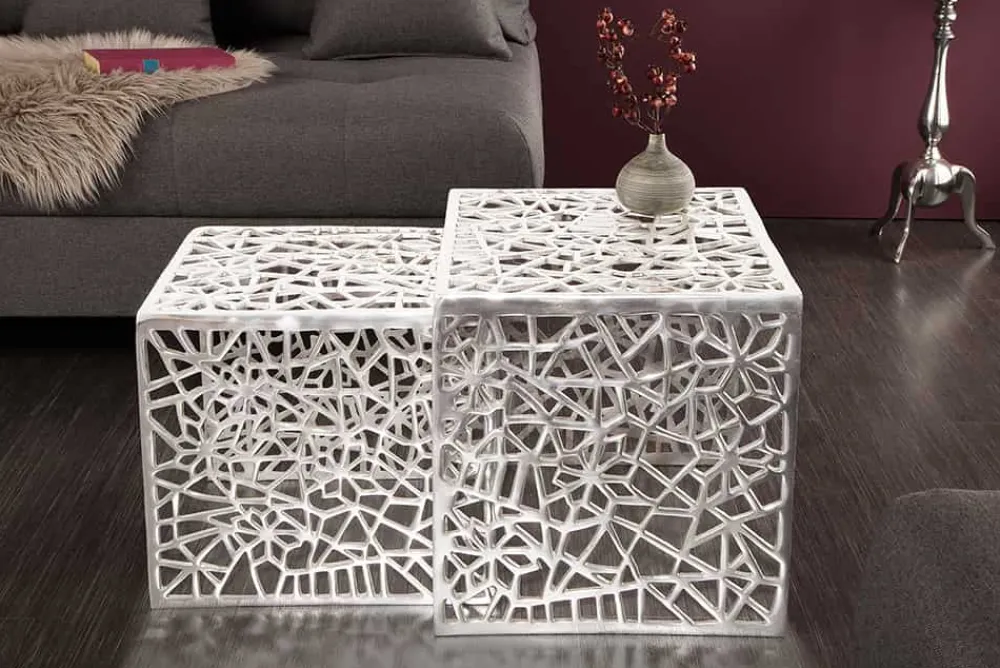 Riess-Ambiente Couchtische & Truhen > Handgearbeiteter Couchtisch ABSTRACT 49cm 2er Set silber im Gap Design