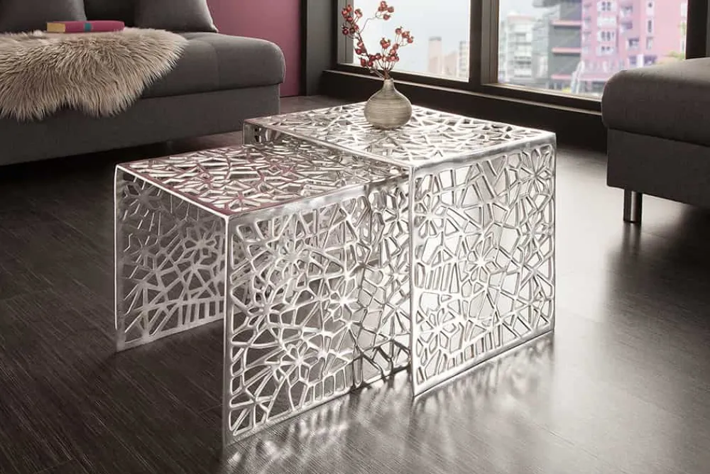 Riess-Ambiente Couchtische & Truhen > Handgearbeiteter Couchtisch ABSTRACT 49cm 2er Set silber im Gap Design