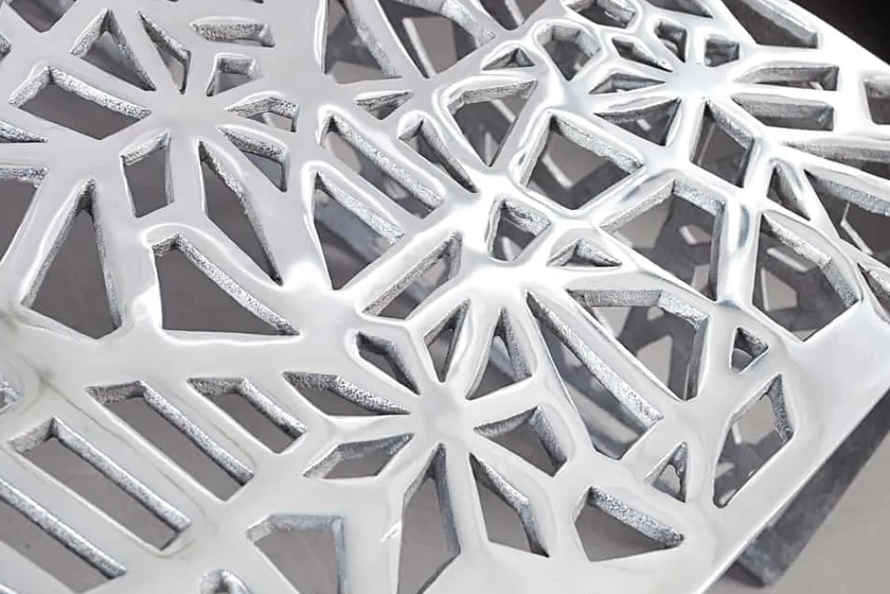 Riess-Ambiente Couchtische & Truhen > Handgearbeiteter Couchtisch ABSTRACT 60cm Alu silberfarbig im Gap Design
