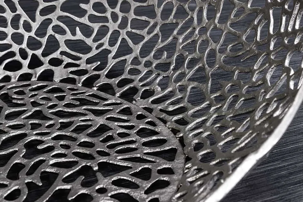 Riess-Ambiente Couchtische & Truhen > Handgearbeiteter Couchtisch ORGANIC 120cm silber Metall Blatt-Design mit Stauraum