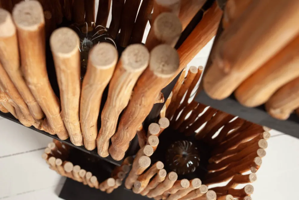 Riess-Ambiente Mehr...|Mehr... > Handgefertigte Stehlampe EUPHORIA 154cm Longan-Holz mit vier Schirmen