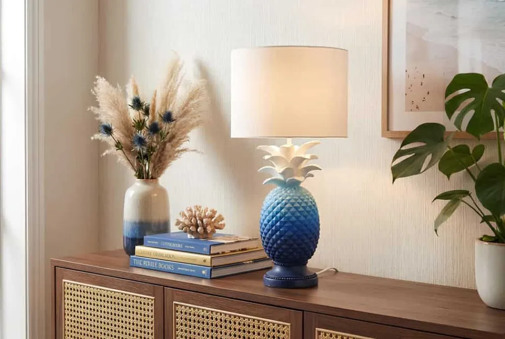 Riess-Ambiente Tischlampen > Handgefertigte Tischlampe PINEAPPLE 50cm blau weiß Ananas-Design mit Stoffschirm