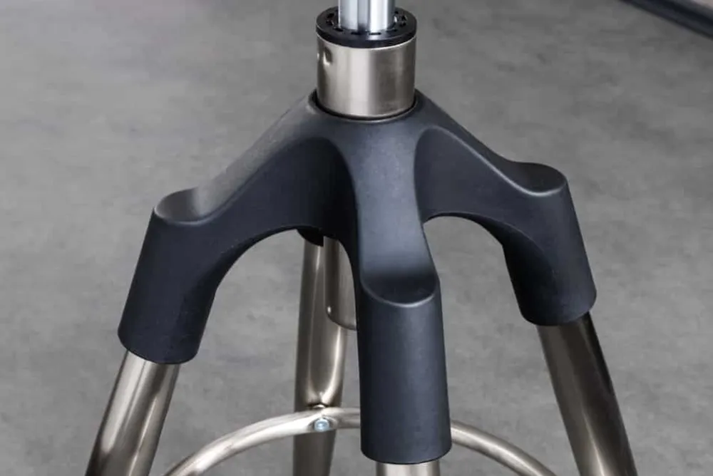 Riess-Ambiente Industrial Loft|Barhocker > Höhenverstellbarer Barhocker INDUSTRIAL Chrom gebürstet silber schwarz Metall rund drehbar