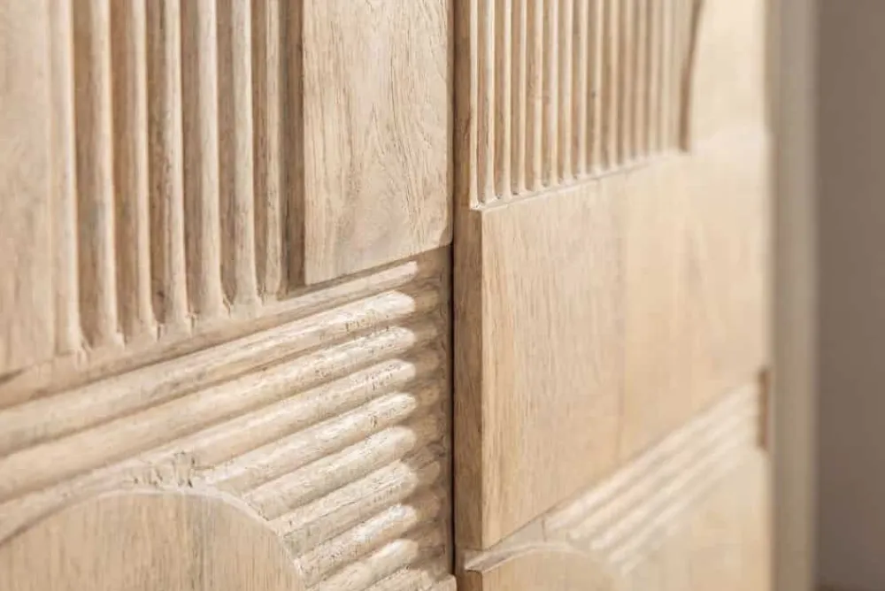 Riess-Ambiente Mehr...|Massivholzschränke > Massiver Barschrank ART DECO 140cm weiß gekälkt Mangoholz 3D-Front Highboard