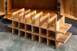 Riess-Ambiente Mehr...|Mehr... > Massiver Barschrank SCORPION 141cm braun Mangoholz aufwendige 3D Schnitzereien