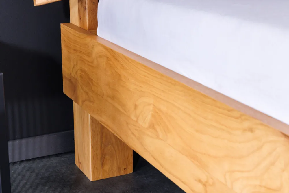 Riess-Ambiente Mehr...|Industrial Loft > Massivholz Doppelbett AMAZONAS 180x200cm natur Wildeiche Baumkante