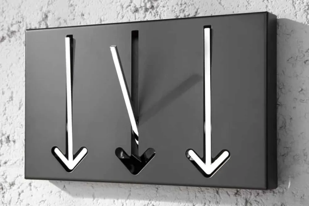 Riess-Ambiente Garderoben > Moderne Design Wandgarderobe ARROW 30cm schwarz mit 3 Haken