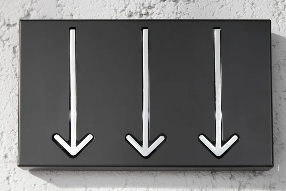 Riess-Ambiente Garderoben > Moderne Design Wandgarderobe ARROW 30cm schwarz mit 3 Haken