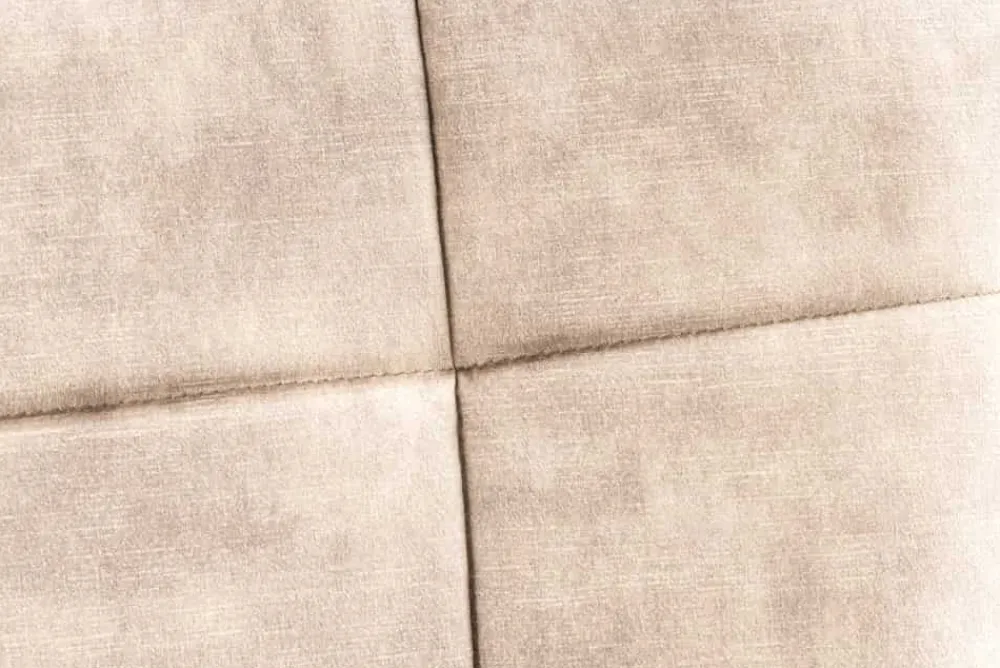 Riess-Ambiente Skandinavisch|Loungesessel > Moderner Sessel SCANDINAVIA champagner beige Samt schwarze Metallbeine mit Armlehne