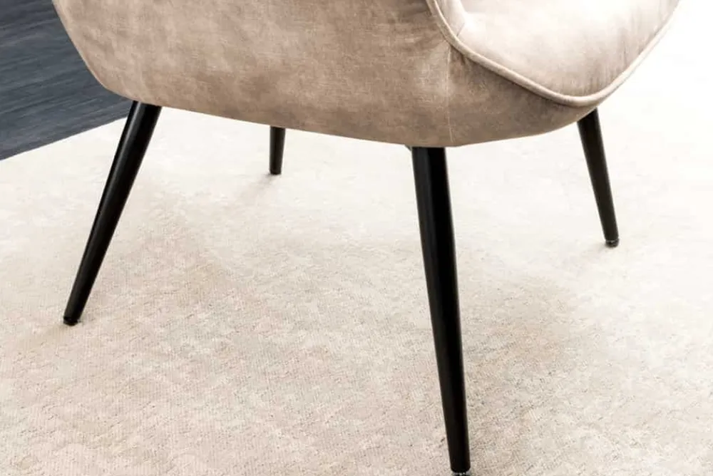 Riess-Ambiente Skandinavisch|Loungesessel > Moderner Sessel SCANDINAVIA champagner beige Samt schwarze Metallbeine mit Armlehne