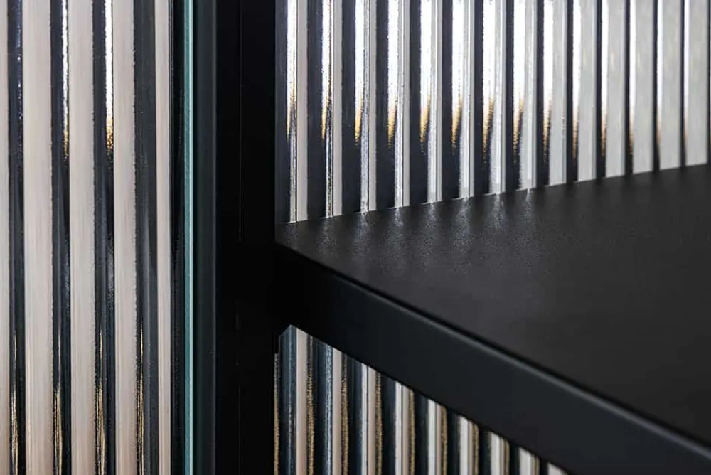 Riess-Ambiente Vitrinen|Highboards > Moderne Vitrine AMSTERDAM 180cm schwarz gold Riffelglas Metall Highboard Schrank