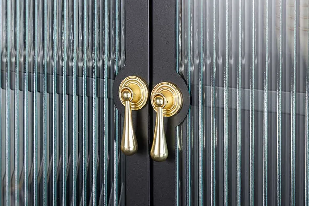 Riess-Ambiente Vitrinen|Highboards > Moderne Vitrine AMSTERDAM 160cm schwarz gold Riffelglas Metall Highboard Schrank