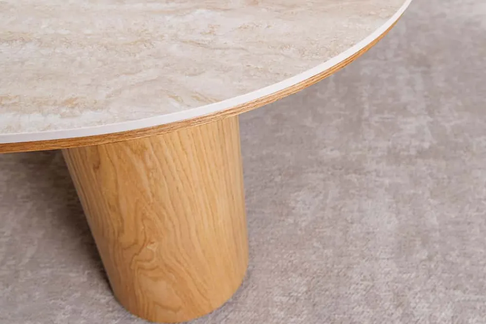 Riess-Ambiente Couchtische & Truhen > Stilvoller Couchtisch ORGANIKO 110cm natur Eiche Travertin Keramik