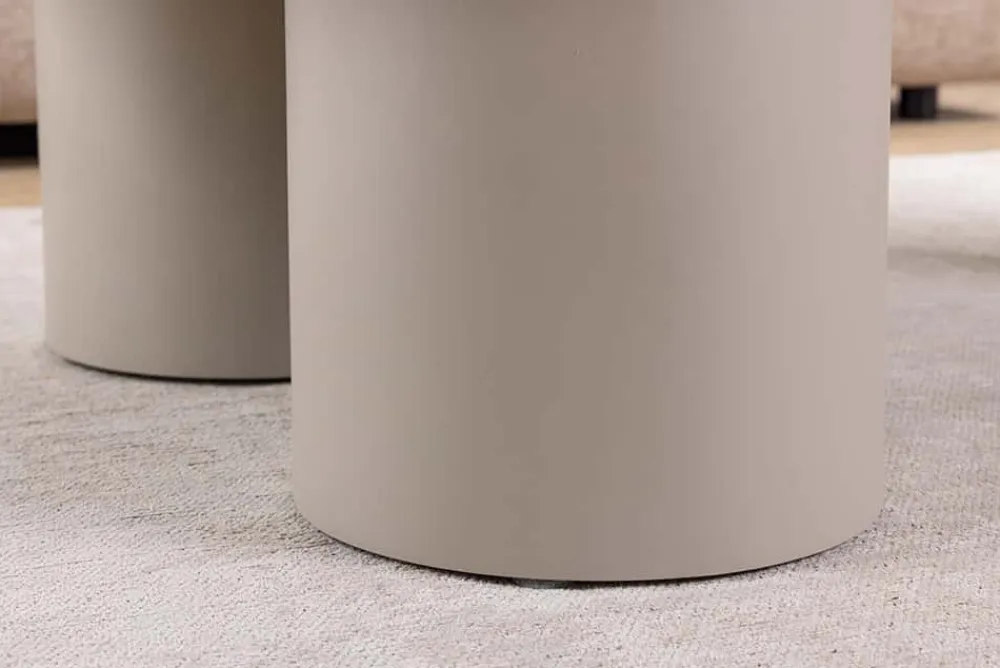 Riess-Ambiente Couchtische & Truhen > Stilvoller Couchtisch ORGANIKO 130cm cement greige organische Form