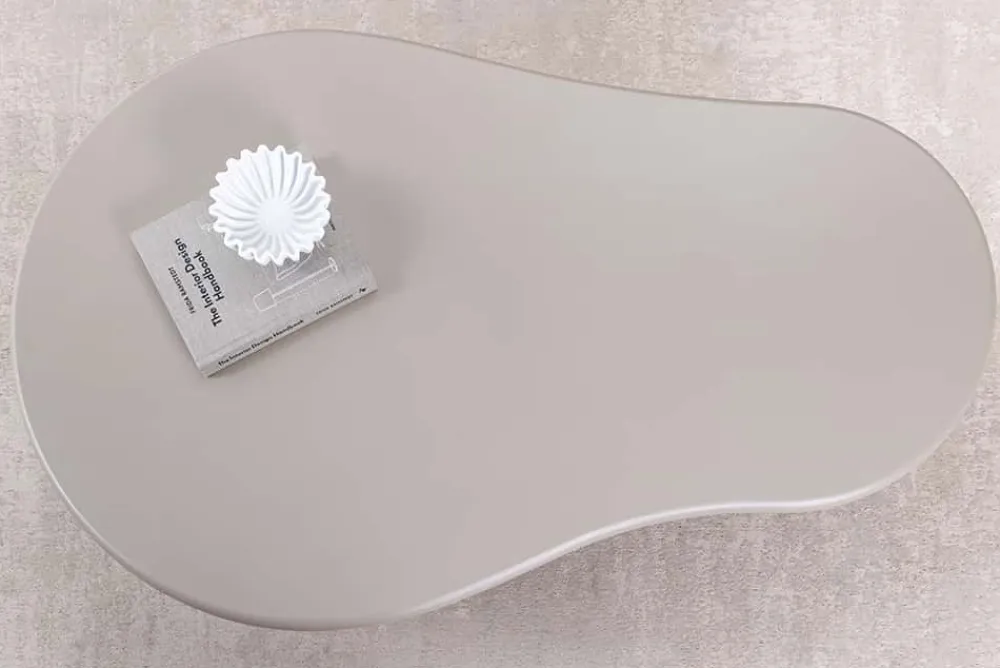 Riess-Ambiente Couchtische & Truhen > Stilvoller Couchtisch ORGANIKO 130cm cement greige organische Form