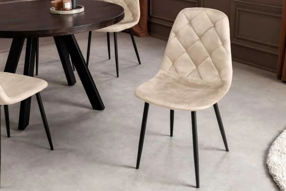 Riess-Ambiente Stühle > Stilvoller Stuhl GLAMM champagner beige Samt mit Rauten-Steppung schwarz Metall